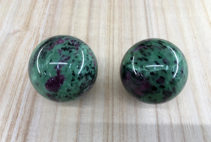 Esfera Rubí con Zoisita 5 cm aprox